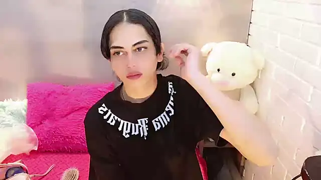 Snapshot of Daniela_Pink_ chatting on 10.23.25 Daniela Pink online show from 10.23.25