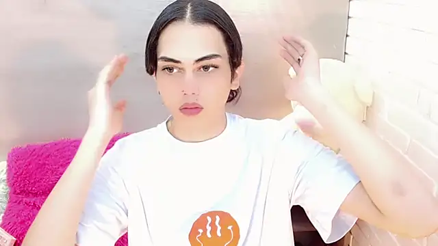 Snapshot of Daniela_Pink_ chatting on 10.27.25 Daniela Pink online show from 10.27.25