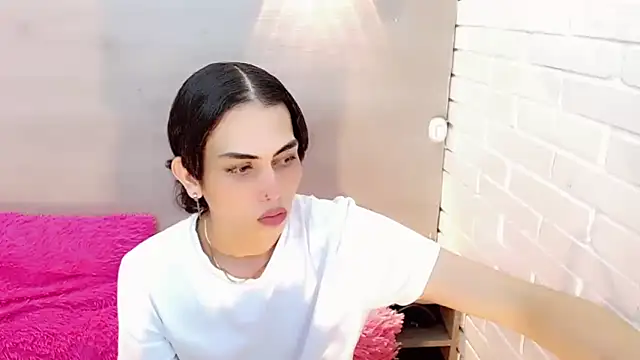 Snapshot of Daniela_Pink_ chatting on 10.30.25 Daniela Pink online show from 10.30.25