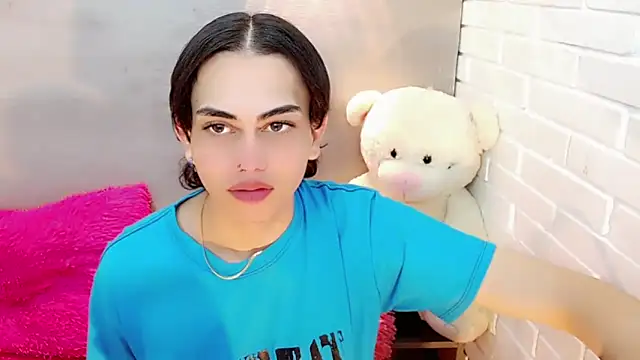 Snapshot of Daniela_Pink_ chatting on 11.25.25 Daniela Pink online show from 11.25.25