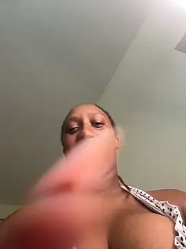 Snapshot of CarlaBeckky chatting on 11.02.25 CarlaBeckky online show from 11.02.25