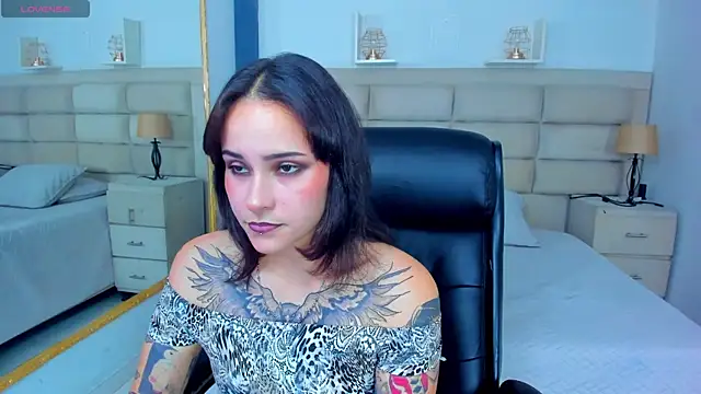 AnnyThompson  online show from 10.04.25