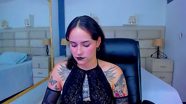 AnnyThompson  online show from 10.22.25