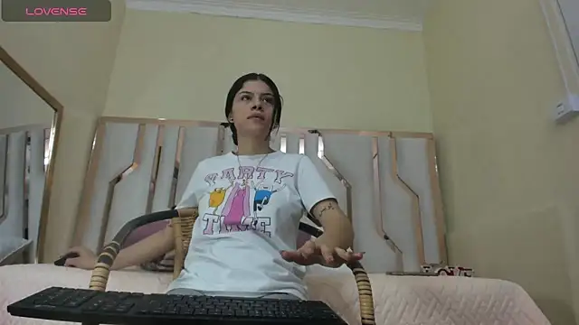 TifanyChill online show from 01.29.25