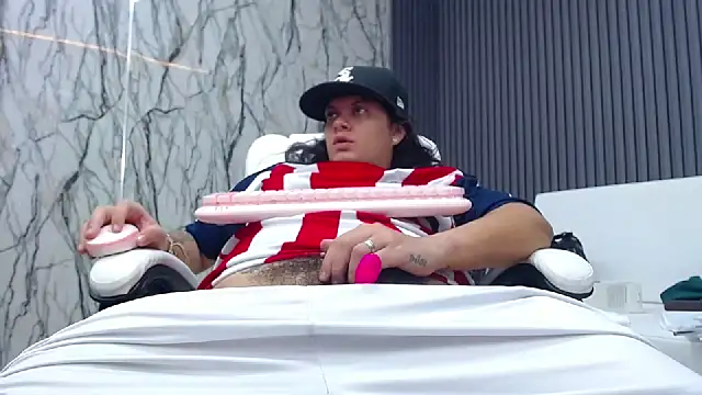 Snapshot of snowflake_xxx chatting on 03.20.25 snowflake xxx online show from 03.20.25