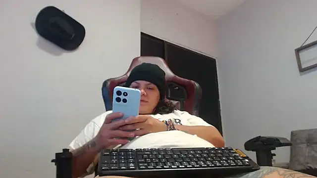 Snapshot of snowflake_xxx chatting on 10.28.25 snowflake xxx online show from 10.28.25