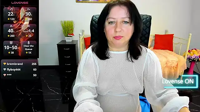 Julia Dean online show from 03.04.25