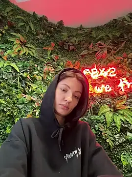 BabeRainbow online show from 01.10.25