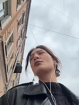 BabeRainbow online show from 09.18.25