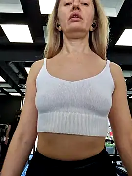 Miss    Mia  online show from 02.06.25