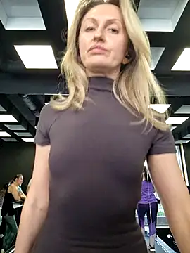 Miss    Mia  online show from 02.26.25