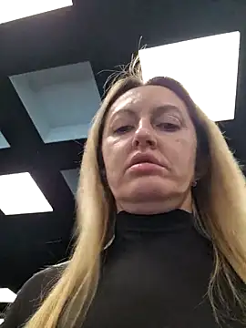 Miss    Mia  online show from 12.15.25