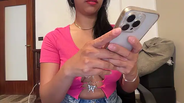 Snapshot of Dulce_latingirl chatting on 05.17.26 Dulce latingirl online show from 05.17.26