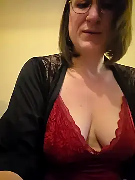 Snapshot of minierose chatting on 02.27.25 minierose online show from 02.27.25