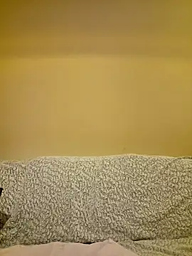 Snapshot of minierose chatting on 11.18.25 minierose online show from 11.18.25