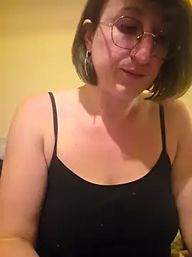 Snapshot of minierose chatting on 11.27.25 minierose online show from 11.27.25