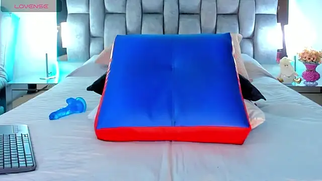 Snapshot of Abbye_blue01 chatting on 12.04.24 Abbye blue01 online show from 12.04.24