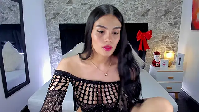 Snapshot of Maylin_Garcia chatting on 12.14.24 Maylin Garcia online show from 12.14.24