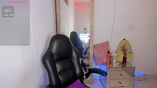 hellensexy online show from 12.18.25