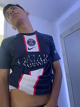 Leonarrrd 01 online show from 02.08.25