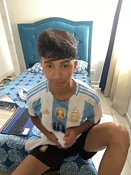 Leonarrrd 01 online show from 03.07.25