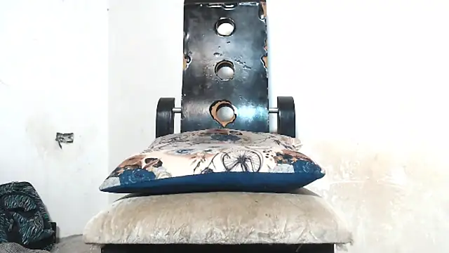 Snapshot of Amazing12inch chatting on 01.25.25 Amazing12inch online show from 01.25.25