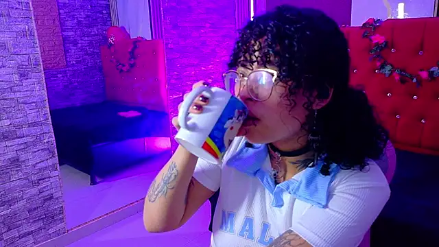 miahernadez303av online show from 02.16.26