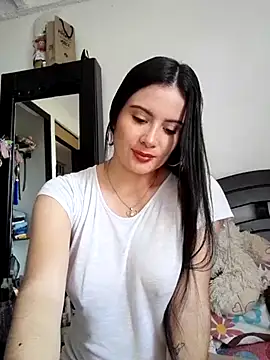 Zoe Clark  online show from 02.18.25