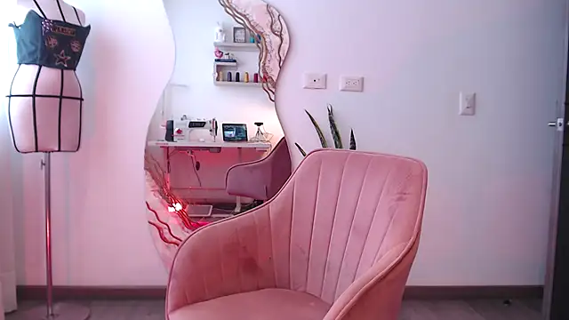 chloebritto online show from 12.18.24