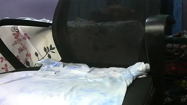 Snapshot of nine9inchdonn chatting on 02.04.25 nine9inchdonn online show from 02.04.25