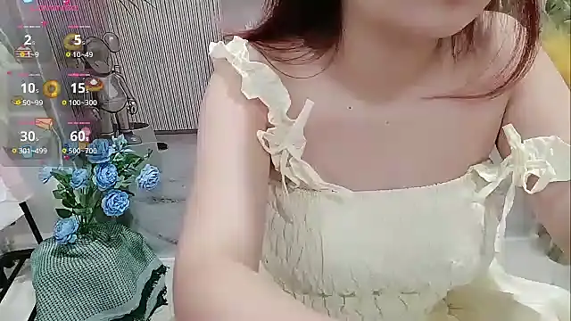 Snapshot of Milajinxi chatting on 10.28.25 Milajinxi online show from 10.28.25