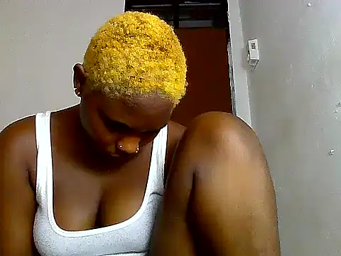 Snapshot of SexyKimberly23 chatting on 10.13.25 SexyKimberly23 online show from 10.13.25