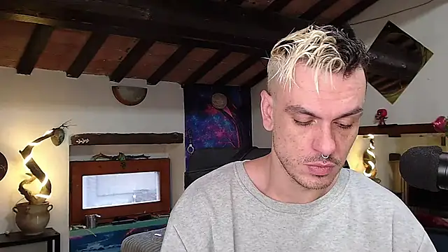 Snapshot of cek_186 chatting on 02.18.25 cek 186 online show from 02.18.25