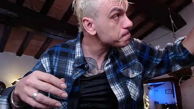 Snapshot of cek_186 chatting on 02.21.25 cek 186 online show from 02.21.25