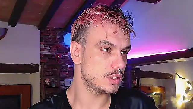 Snapshot of cek_186 chatting on 03.13.25 cek 186 online show from 03.13.25