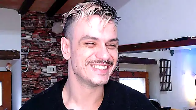 Snapshot of cek_186 chatting on 03.18.25 cek 186 online show from 03.18.25