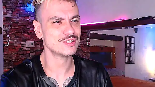 Snapshot of cek_186 chatting on 03.18.25 cek 186 online show from 03.18.25