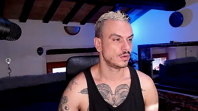 Snapshot of cek_186 chatting on 10.26.25 cek 186 online show from 10.26.25