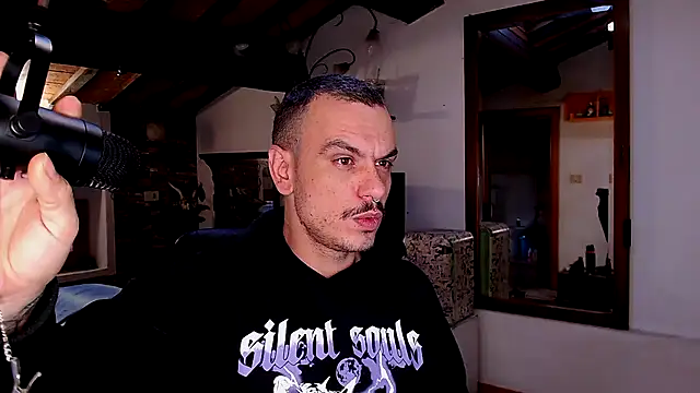 Snapshot of cek_186 chatting on 11.17.25 cek 186 online show from 11.17.25