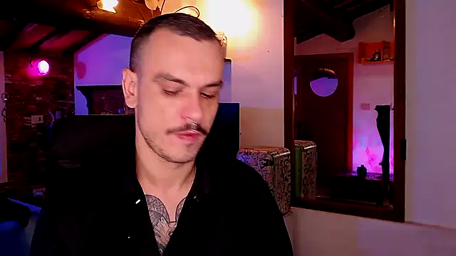 Snapshot of cek_186 chatting on 11.18.25 cek 186 online show from 11.18.25