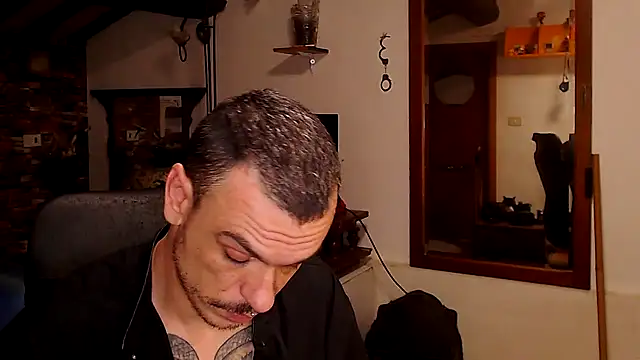 Snapshot of cek_186 chatting on 11.30.25 cek 186 online show from 11.30.25