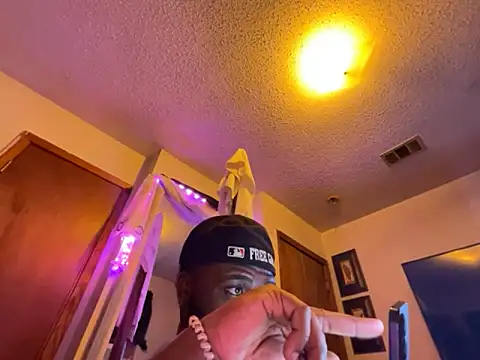 TommyPickless1 online show from 11.26.25