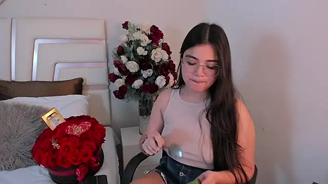 Snapshot of CamilaSofiia chatting on 02.15.25 CamilaSofiia online show from 02.15.25