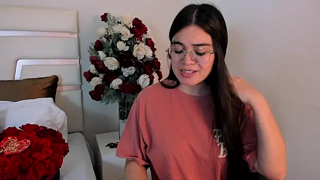 Snapshot of CamilaSofiia chatting on 02.18.25 CamilaSofiia online show from 02.18.25