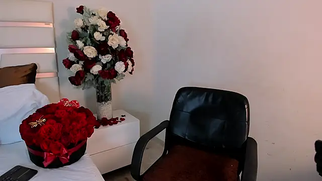 Snapshot of CamilaSofiia chatting on 02.19.25 CamilaSofiia online show from 02.19.25