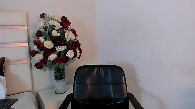 Snapshot of CamilaSofiia chatting on 03.12.25 CamilaSofiia online show from 03.12.25