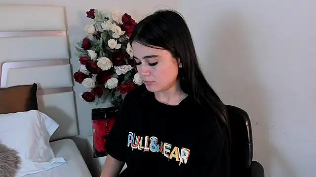 Snapshot of CamilaSofiia chatting on 03.22.25 CamilaSofiia online show from 03.22.25