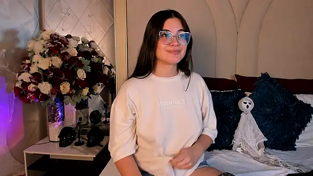 Snapshot of CamilaSofiia chatting on 10.18.25 CamilaSofiia online show from 10.18.25