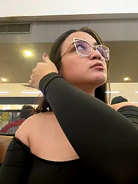 Snapshot of CamilaSofiia chatting on 11.11.25 CamilaSofiia online show from 11.11.25