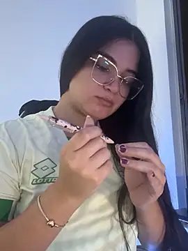 Snapshot of CamilaSofiia chatting on 11.30.25 CamilaSofiia online show from 11.30.25